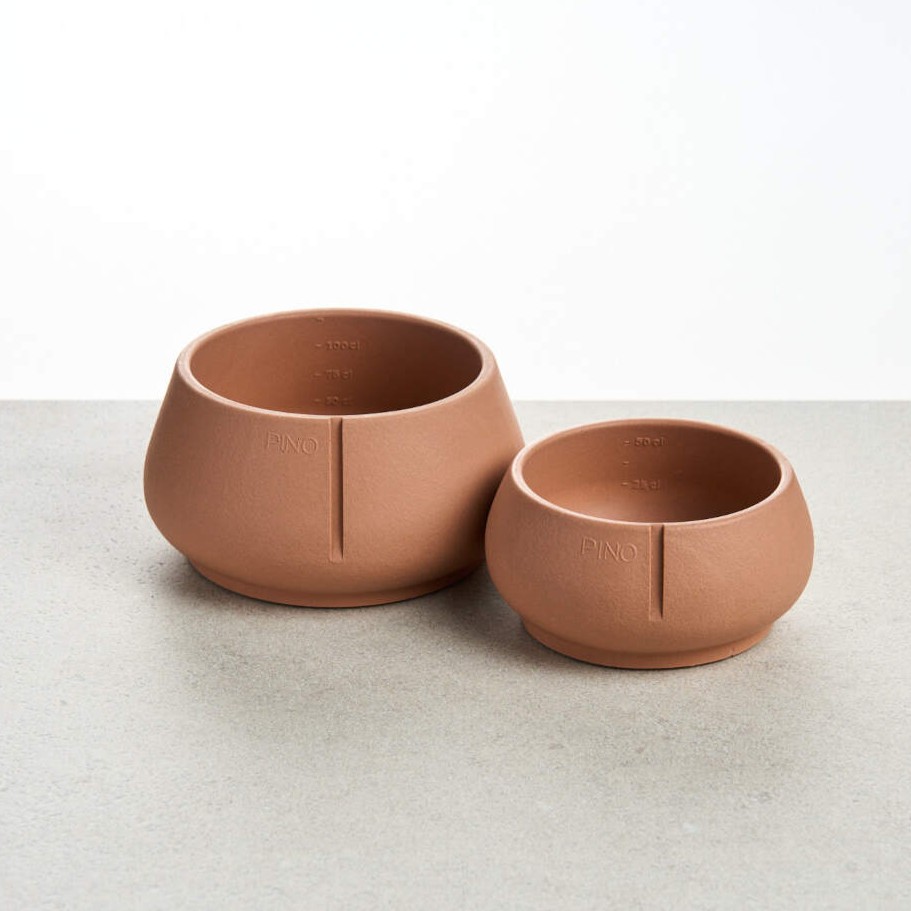 Pino Long Ears Dog Bowls in Salmon Terra, small en medium.