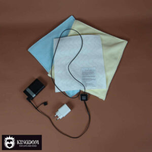 AniSec warmtemat met USB- en netstroom adapter + bijpassende hoes in licht blauw en licht geel.