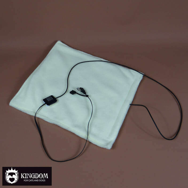 Complete set: de infrarood Mobiele verwarmingsmat met zachte spatwaterdichte hoes kleur licht geel en USB-lichtnetadapter.