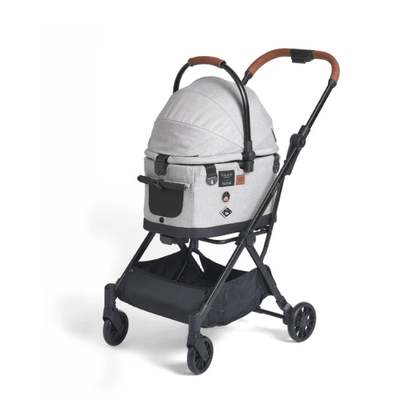 FikaGO Flytta Plus petbuggy in Grey Husky, met afneembare cabine, kap gesloten, driekwartaanzicht