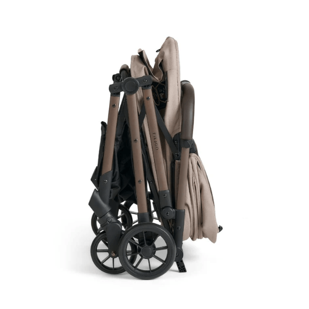 FikaGO Free to Go 2.5 petbuggy in Sandy Beige, volledig gevouwen, zijaanzicht
