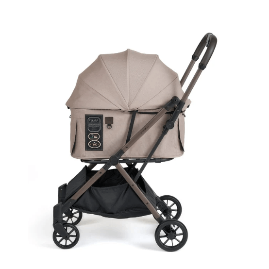 FikaGO Free to Go 2.5 petbuggy in Sandy Beige, kap volledig gesloten, zijaanzicht